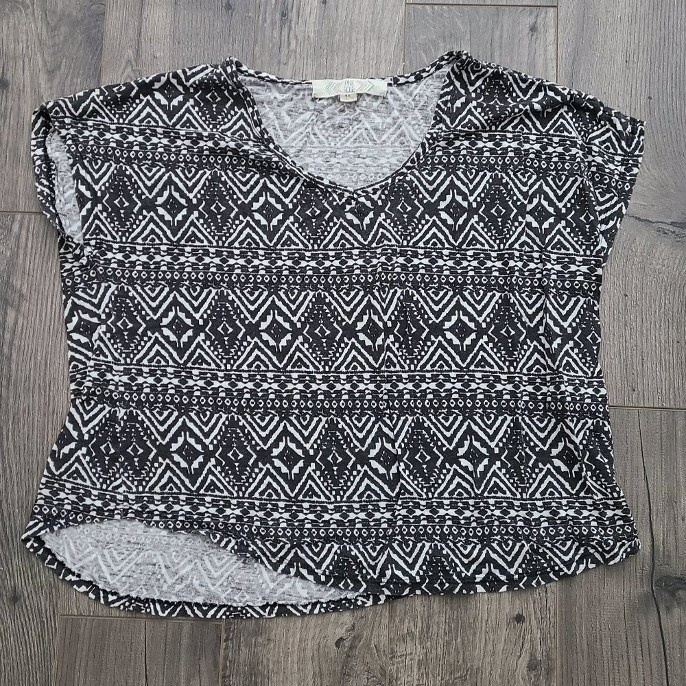 Boxy Black White Tee